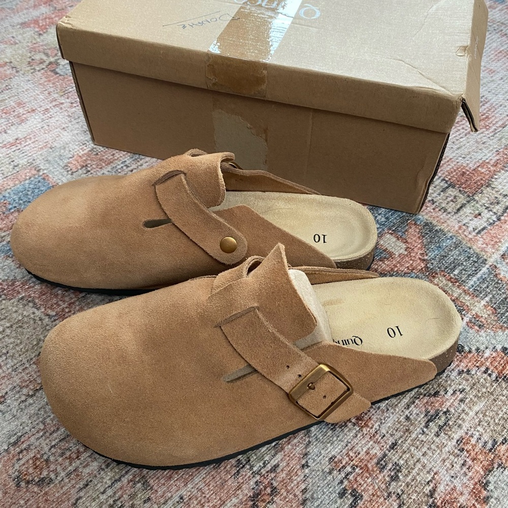 Quince Women's water repellent suede clog - size 10